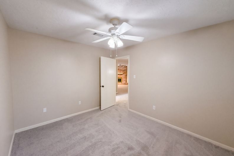 Photo 24 of 29 of 11819 Amblewood Dr, Meadows Place, TX
