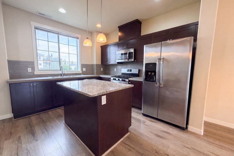 Photo 6 of 21 of 28428 SW Villebois Dr N, Wilsonville, OR