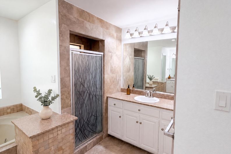 Photo 9 of 23 of 3924 Mesa Dr, Plano, TX
