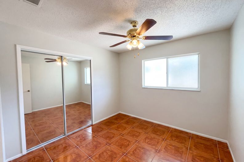 Photo 4 of 27 of 4805 Beacon St, Orlando, FL
