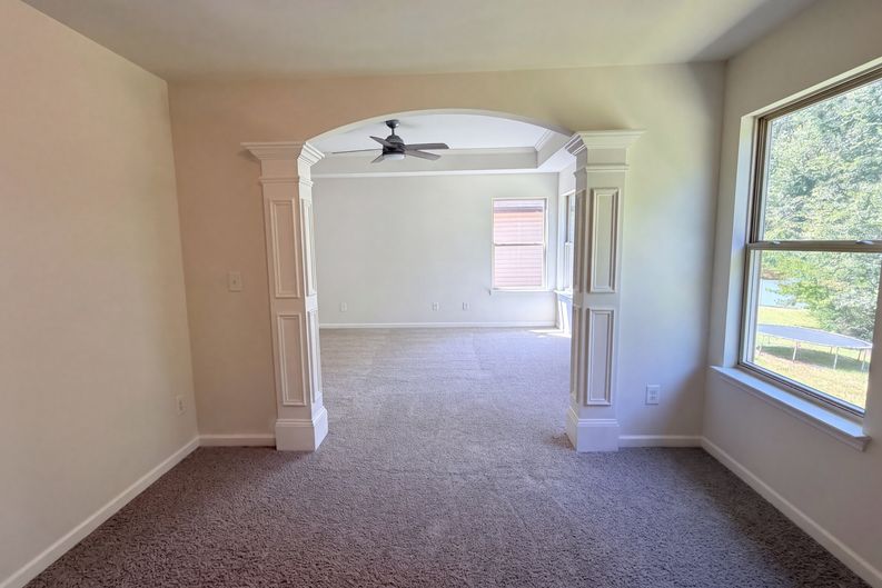 Photo 10 of 24 of 3807 Ernie Dr, Charlotte, NC