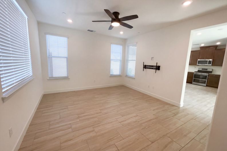 Photo 3 of 27 of 7962 Carraway Dr, Antelope, CA