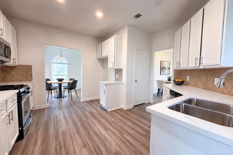 Photo 7 of 26 of 19043 Taverns Crossing Ln, Houston, TX