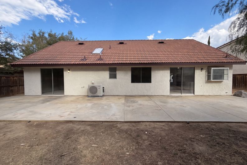 Photo 5 of 19 of 545 Spruce Ct, Palmdale, CA