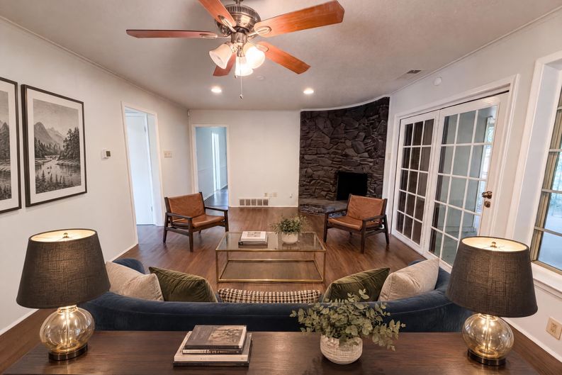 Photo 3 of 24 of 821 Glen Oaks Blvd, Dallas, TX