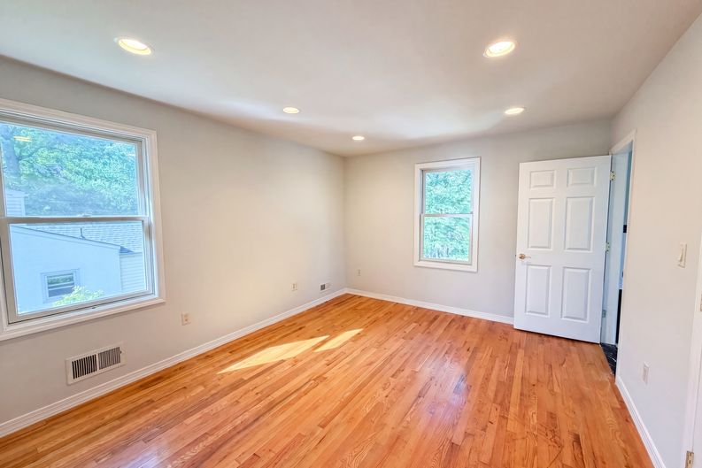 Photo 9 of 26 of 506 Lyons Rd, Basking Ridge, NJ