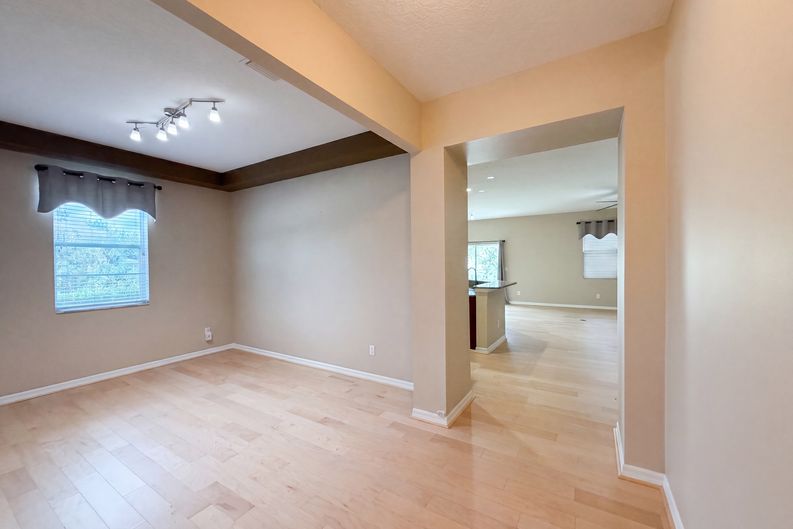 Photo 8 of 27 of 5605 Windsong Oak Dr, Leesburg, FL