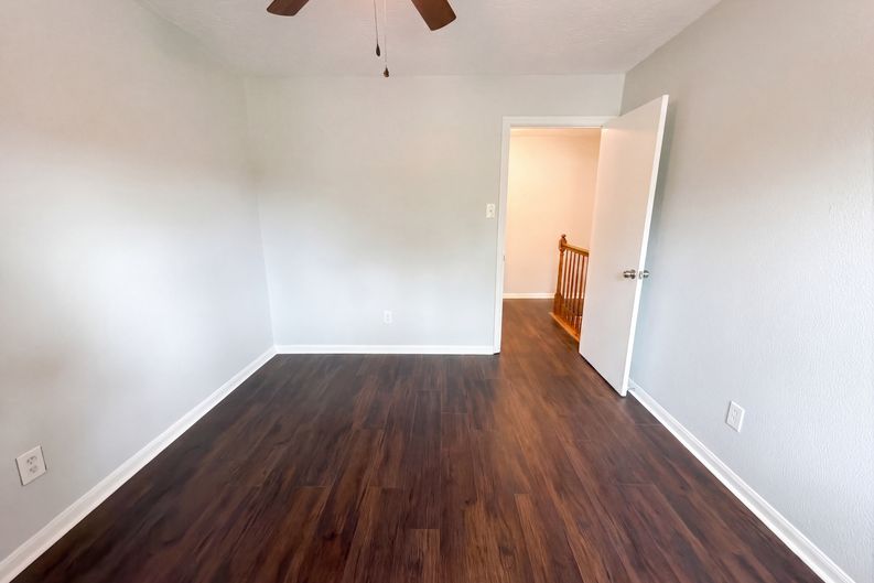 Photo 13 of 25 of 16121 Lakeview Dr, Jersey Village, TX