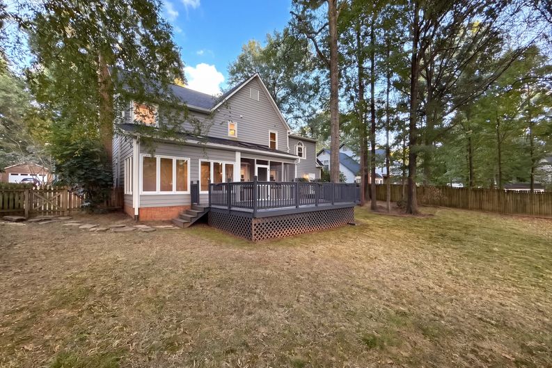 Photo 5 of 30 of 2315 Heathershire Ln, Matthews, NC