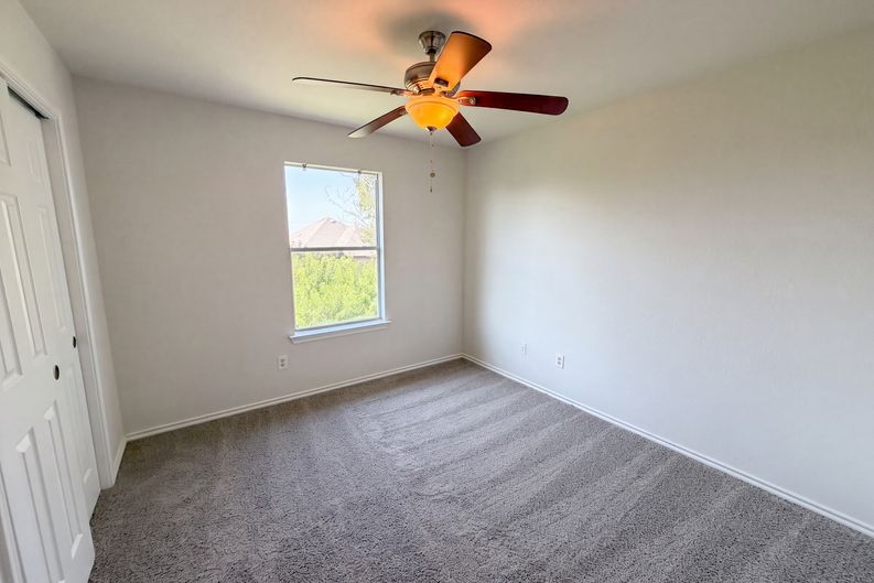 Photo 14 of 20 of 206 Almquist St, Hutto, TX