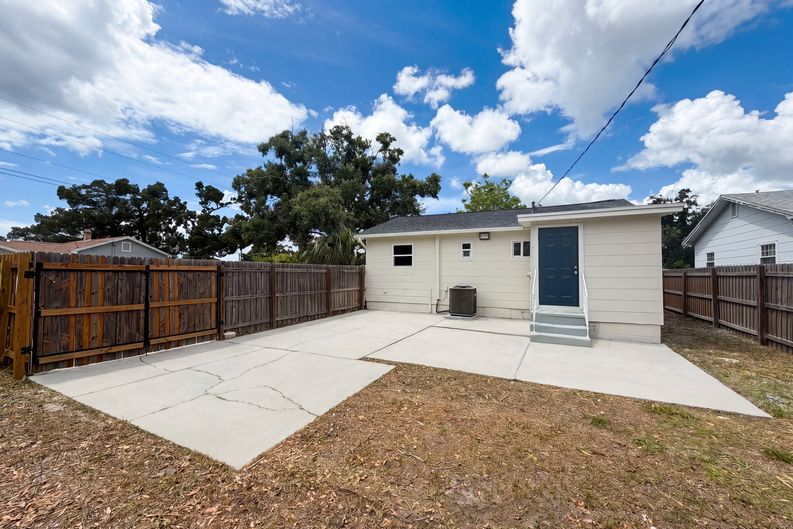 Photo 17 of 21 of 2596 38th Ave N, Saint Petersburg, FL