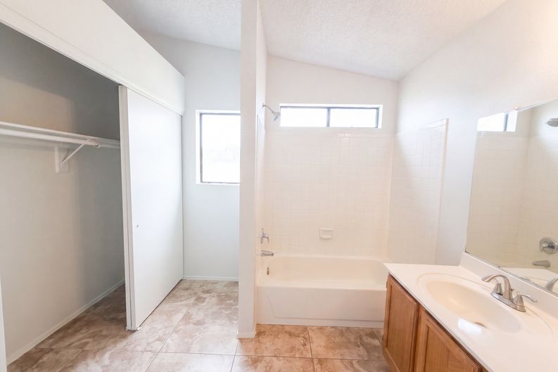 Photo 17 of 30 of 10020 W Montecito Ave, Phoenix, AZ