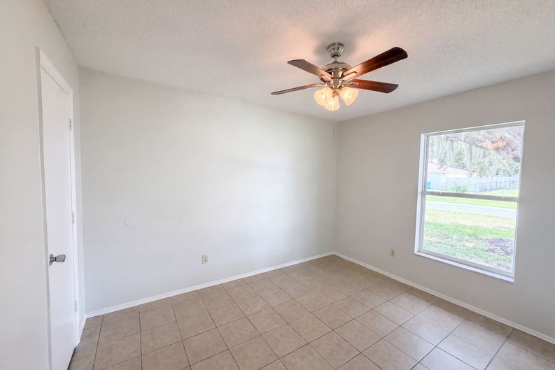 Photo 14 of 24 of 1262 Padgett Cir, Lady Lake, FL