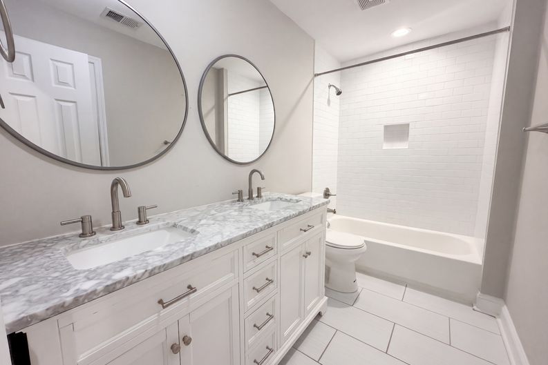 Photo 10 of 19 of 2697 Louise Dr, North Charleston, SC