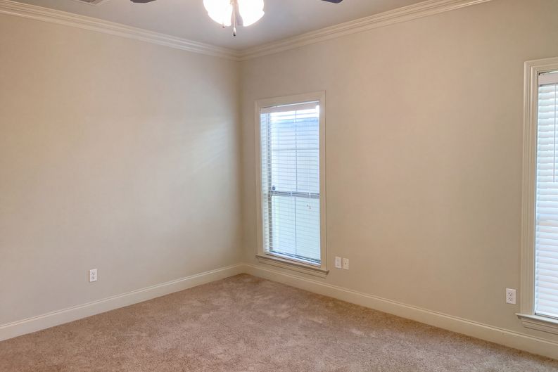 Photo 4 of 18 of 2621 Middletowne Dr, Zachary, LA