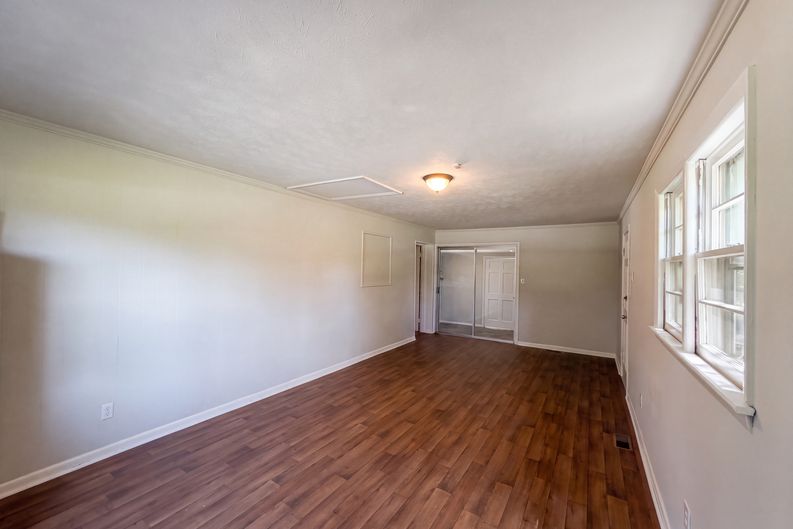 Photo 9 of 19 of 4060 Rosehill Rd, Fayetteville, NC