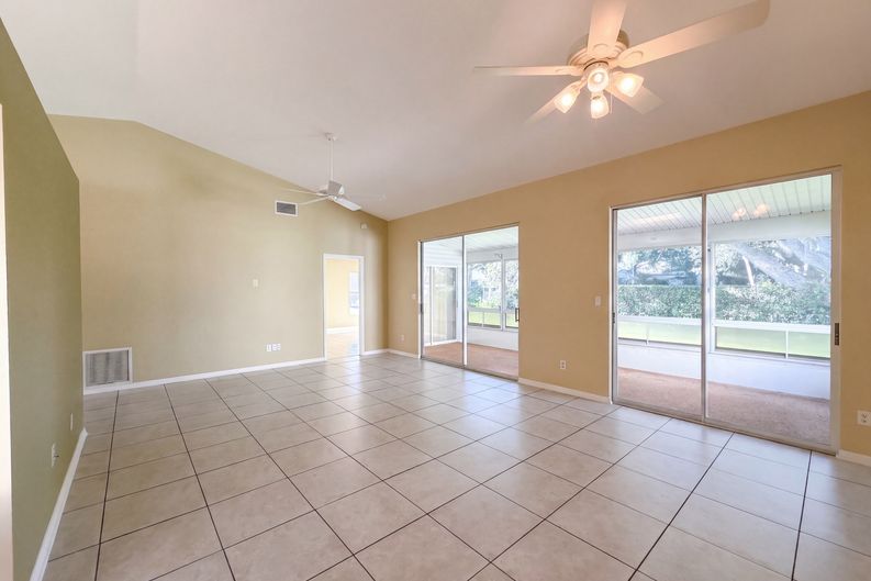 Photo 3 of 25 of 5414 Astor St, Leesburg, FL