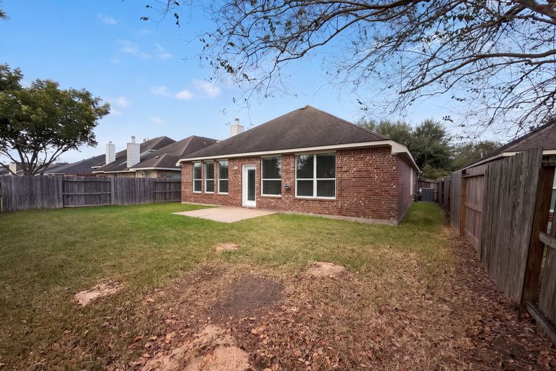 Photo 38 of 41 of 11810 White Water Bay Dr, Pearland, TX
