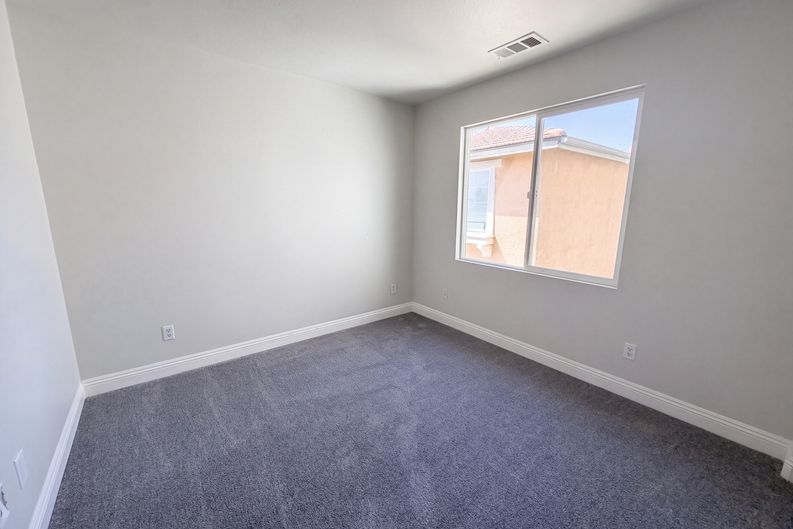 Photo 15 of 33 of 1265 Lavender Ln, Hemet, CA