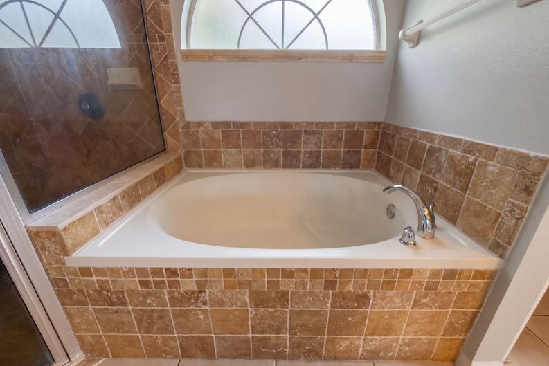 Photo 31 of 41 of 9703 Glenpointe Dr, Riverview, FL