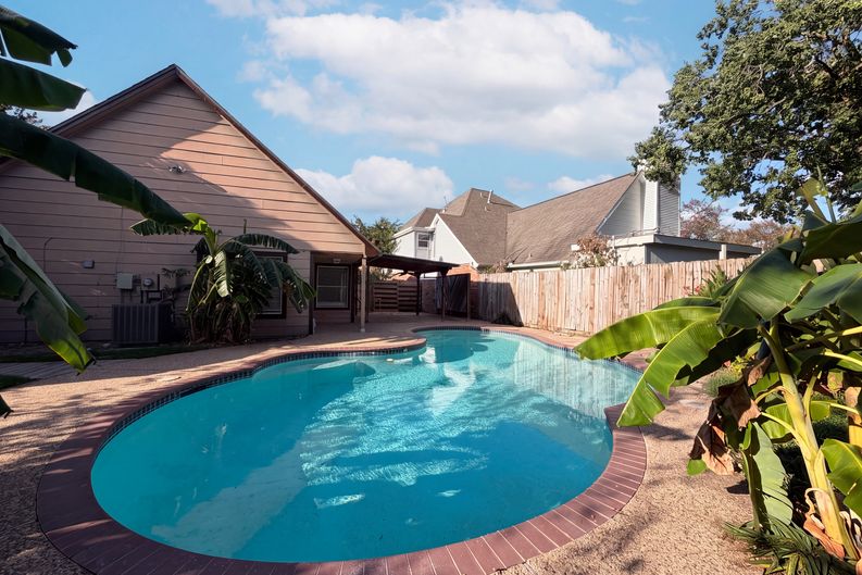 Photo 17 of 21 of 11823 Meadowchase Dr, Houston, TX