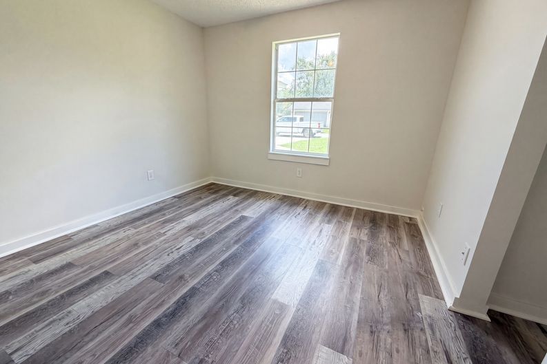 Photo 11 of 16 of 7957 Jacques Dr, Jacksonville, FL
