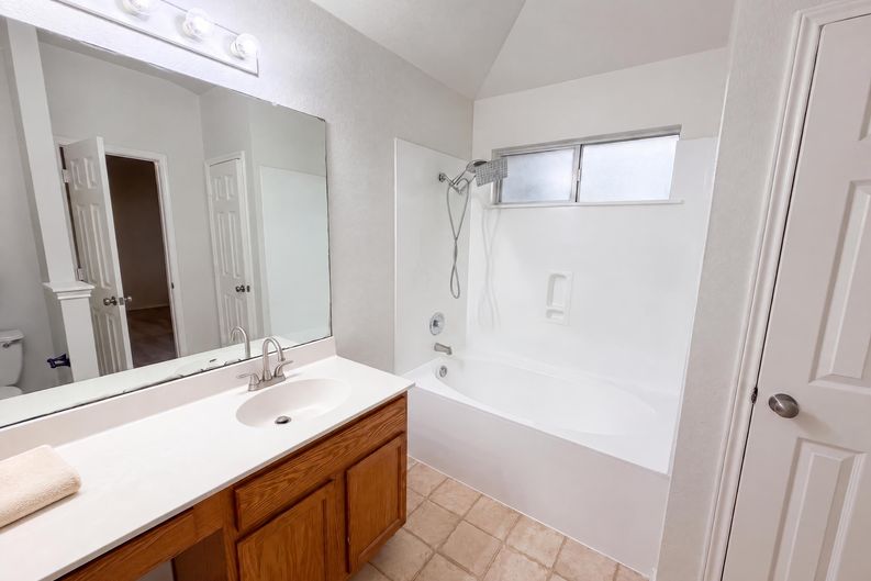 Photo 8 of 17 of 1107 Burgess Dr, Leander, TX