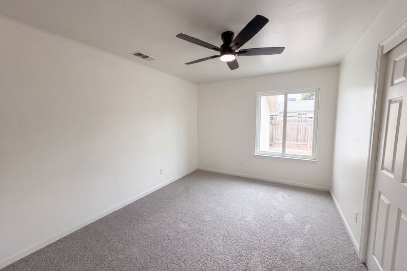 Photo 4 of 22 of 7550 Tamoshanter Way, Sacramento, CA