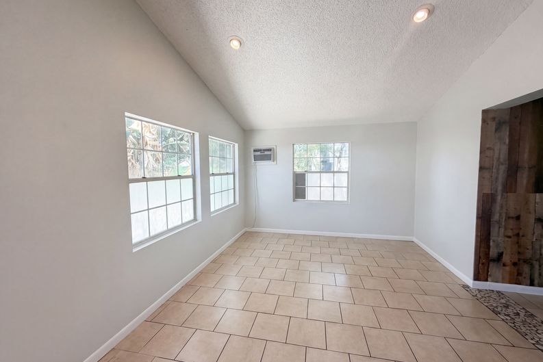 Photo 13 of 19 of 613 4th St NE, Fort Meade, FL