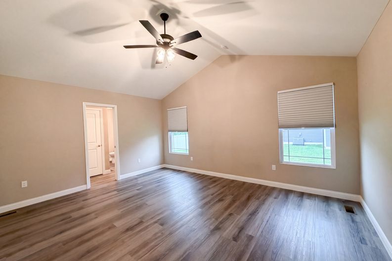 Photo 4 of 20 of 217 Emerald Way W, Granite City, IL