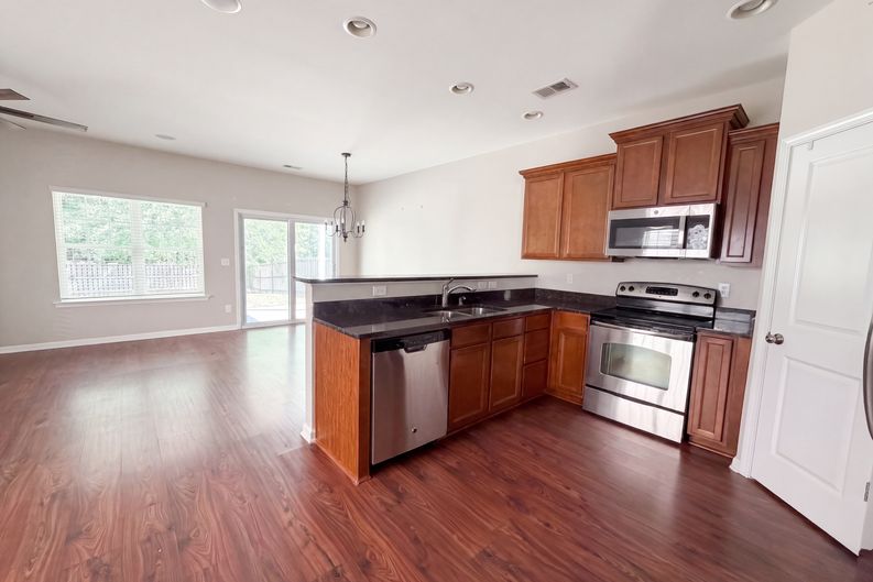 Photo 9 of 24 of 815 Parnell Ct, Columbia, SC