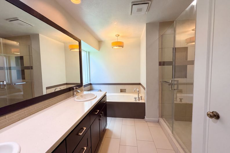 Photo 15 of 18 of 4750 Backenberry Dr, Friendswood, TX
