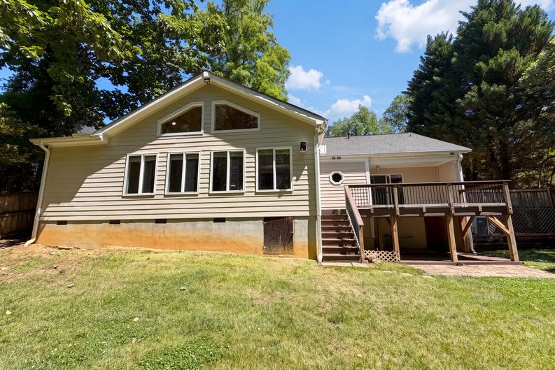 Photo 5 of 31 of 1322 Carolyn Dr, Charlotte, NC