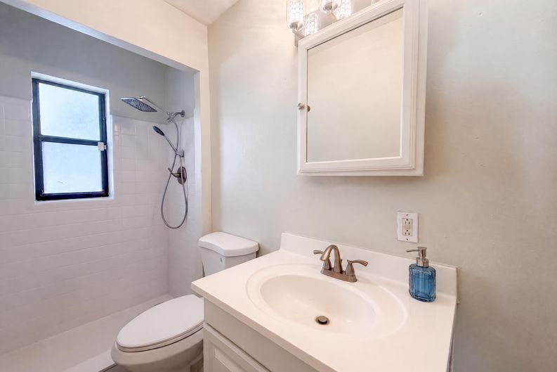 Photo 18 of 34 of 601 Myrtle Way S, Saint Petersburg, FL