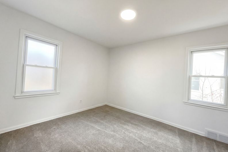 Photo 9 of 16 of 24610 Parklawn St, Oak Park, MI