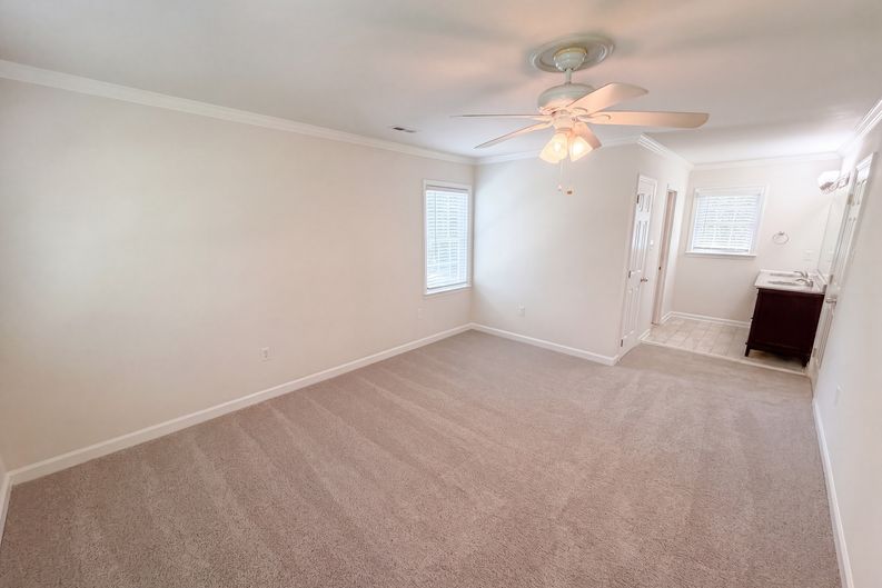 Photo 4 of 24 of 6735 Carmel Hills Dr, Charlotte, NC