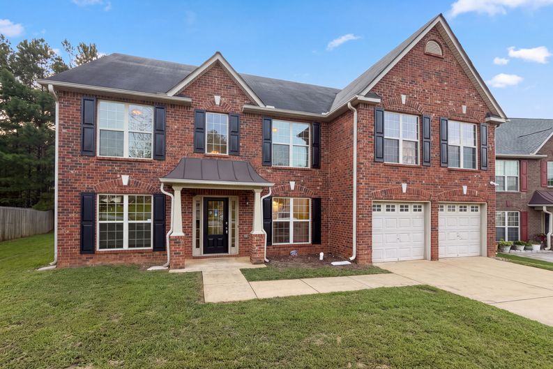 Photo 23 of 28 of 5747 Union Pointe Dr, Union City, GA