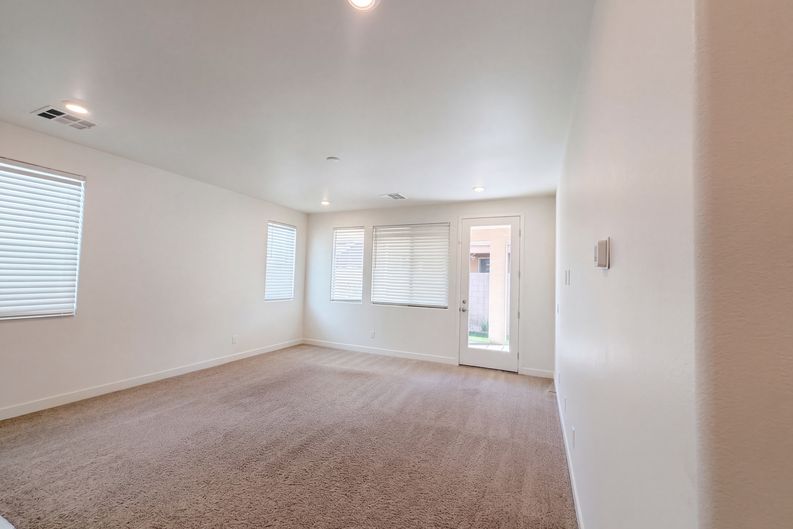 Photo 12 of 40 of 446 Royal Palms Ln, Mesquite, NV