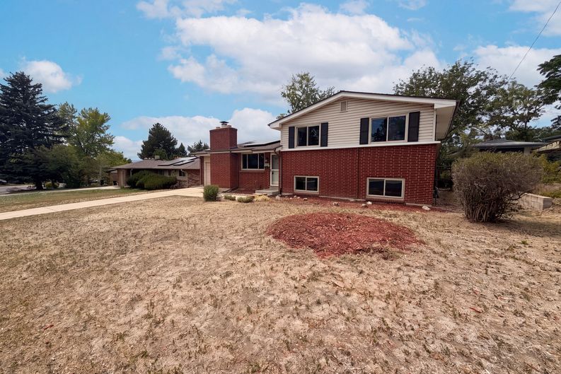 Photo 24 of 28 of 885 W 7th Avenue Dr, Broomfield, CO