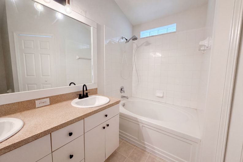 Photo 6 of 34 of 16005 Stags Leap Dr, Lutz, FL