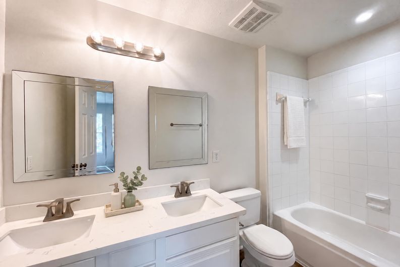 Photo 15 of 20 of 7107 Sweet Violet Trl, Humble, TX