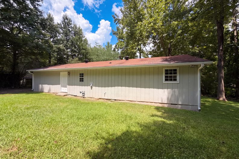 Photo 23 of 24 of 3704 Meadowview Dr, Lithia Springs, GA