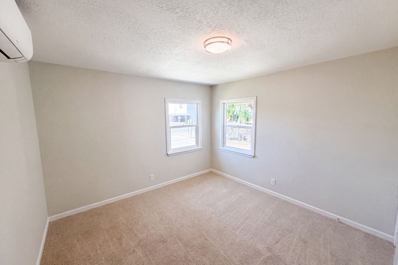 Photo 4 of 19 of 1374 El Nita Ln, Hemet, CA
