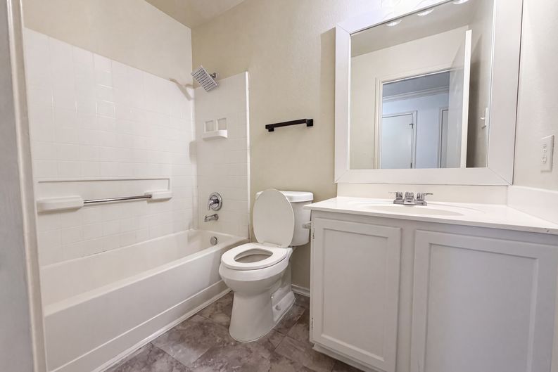 Photo 13 of 19 of 10602 Springwood Sq, Universal City, TX