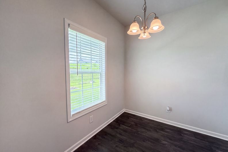 Photo 6 of 23 of 734 Mitscher Dr, Spring Hill, TN