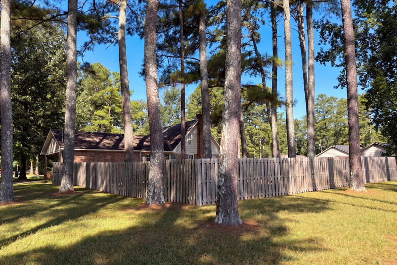 Photo 21 of 24 of 4706 Pineywood Dr SW, Decatur, AL