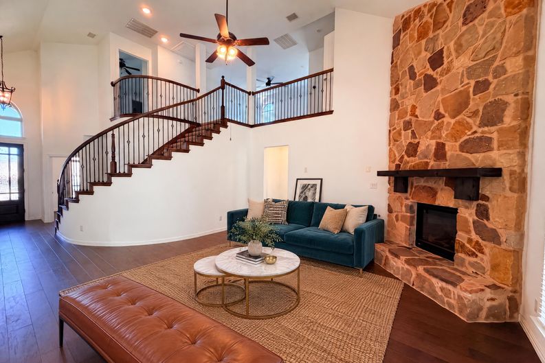 Photo 14 of 34 of 4305 Curlew Ln, Garland, TX