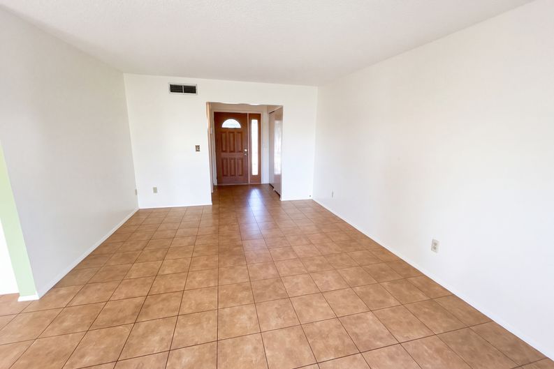Photo 3 of 18 of 3431 S Champlain Ave, Tucson, AZ