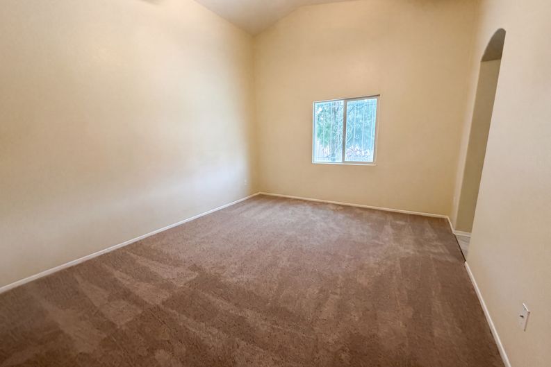 Photo 19 of 27 of 18792 Dogwood Ct, Adelanto, CA