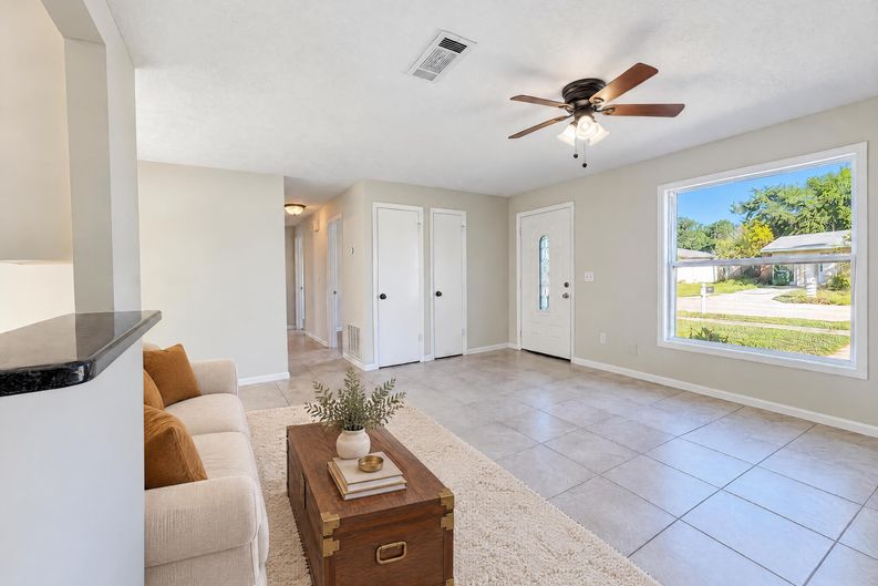 Photo 8 of 17 of 10784 Liscard Rd S, Jacksonville, FL